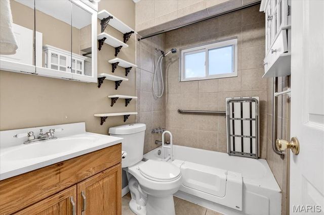 518 Fox Crest Drive, Hazelwood, MO 63042