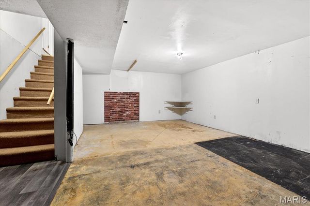 518 Fox Crest Drive, Hazelwood, MO 63042