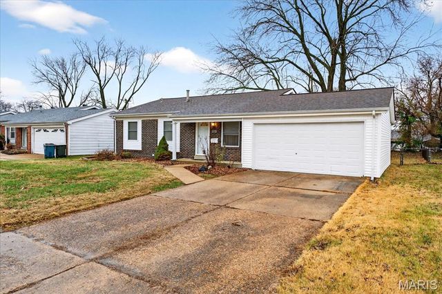 518 Fox Crest Drive, Hazelwood, MO 63042