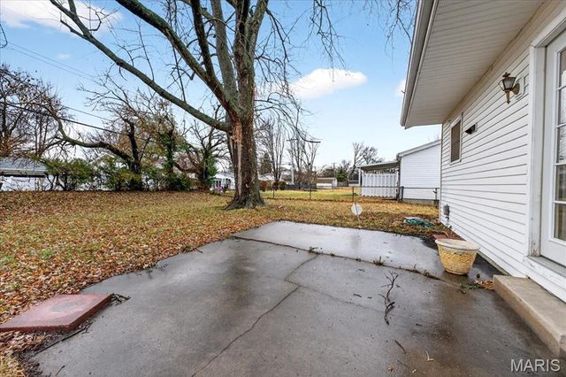 518 Fox Crest Drive, Hazelwood, MO 63042