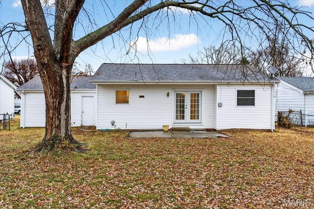 518 Fox Crest Drive, Hazelwood, MO 63042