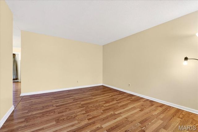 518 Fox Crest Drive, Hazelwood, MO 63042