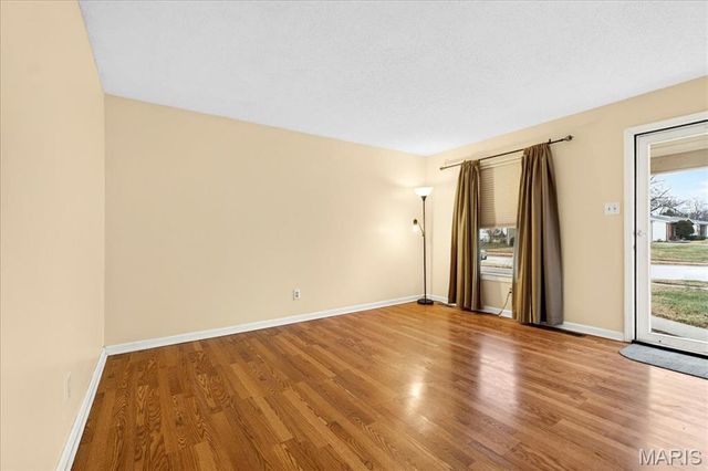 518 Fox Crest Drive, Hazelwood, MO 63042