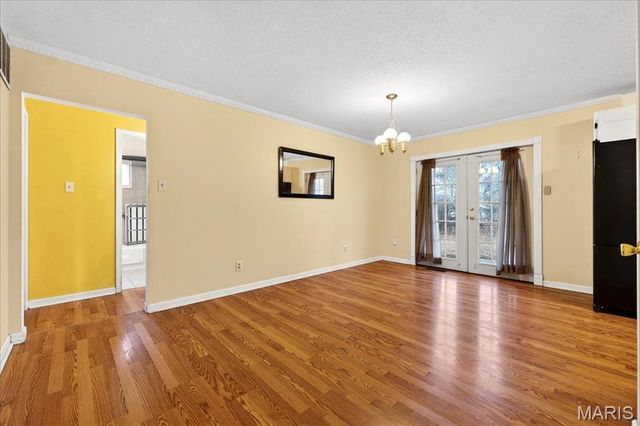 518 Fox Crest Drive, Hazelwood, MO 63042