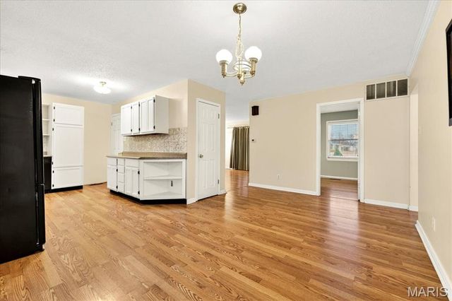 518 Fox Crest Drive, Hazelwood, MO 63042