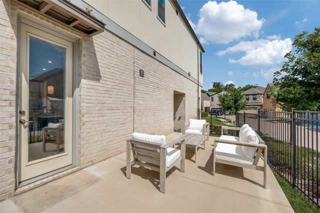 8218 Manoa Drive, Dallas, TX 75231