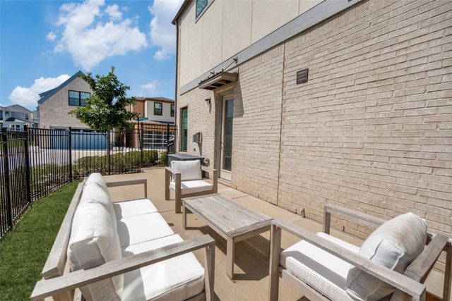 8218 Manoa Drive, Dallas, TX 75231