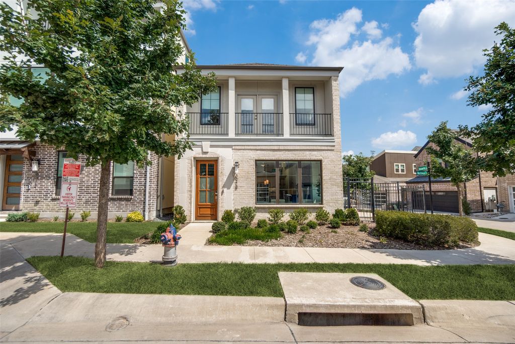 8218 Manoa Drive, Dallas, TX 75231