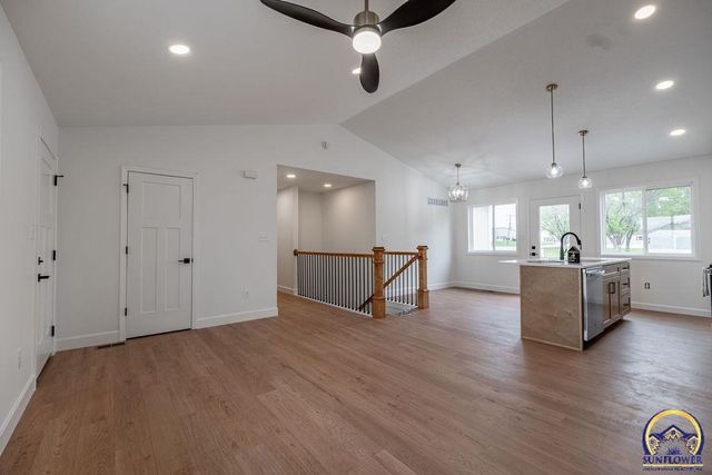 1928 NW Vail CT, Topeka, KS 66608