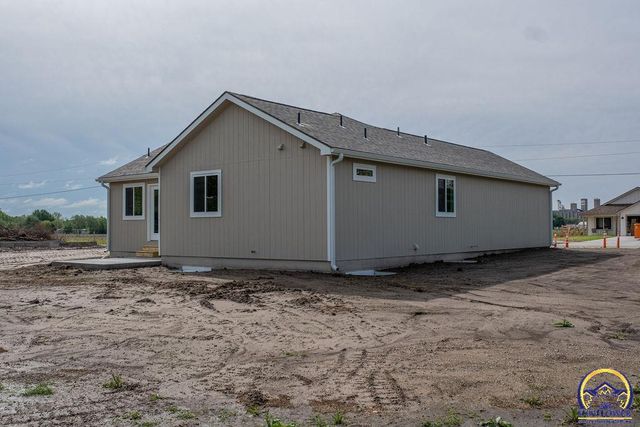 1928 NW Vail CT, Topeka, KS 66608