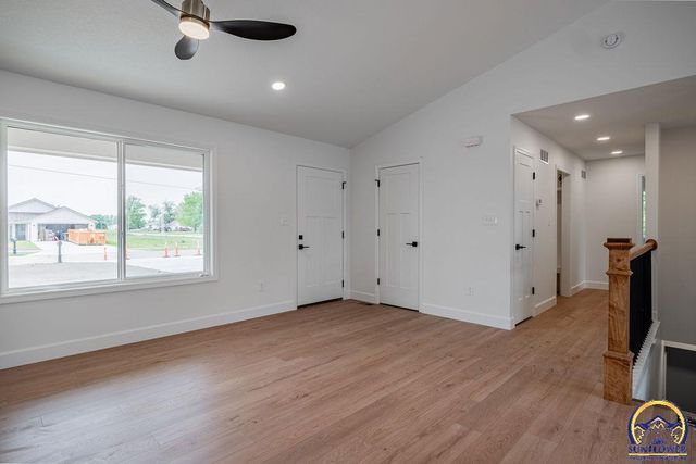 1928 NW Vail CT, Topeka, KS 66608