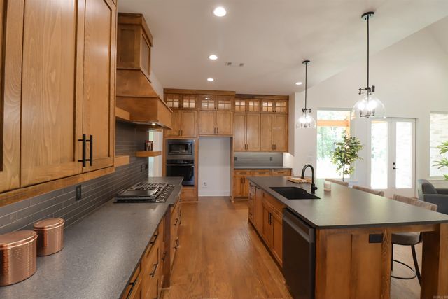 3053 Avilla Manor Trail, Alexander, AR 72002