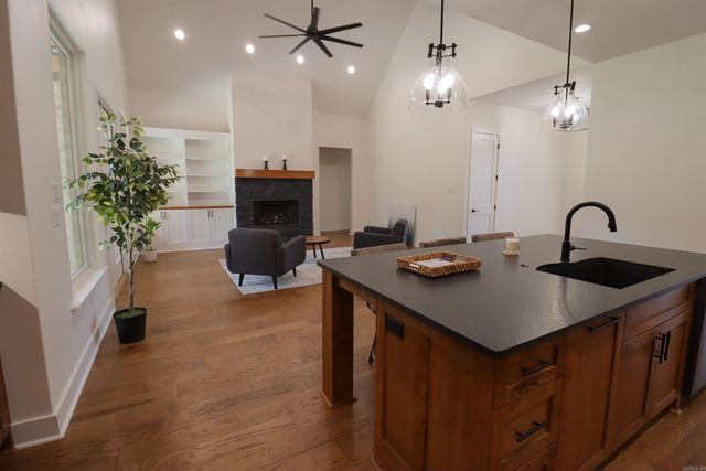 3053 Avilla Manor Trail, Alexander, AR 72002