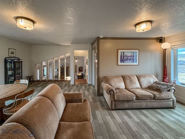 5 Rocky Reef Road, Great Falls, MT 59443