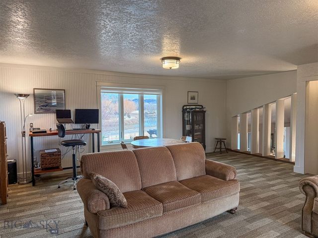 5 Rocky Reef Road, Great Falls, MT 59443