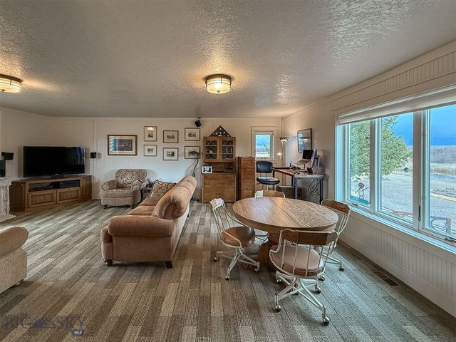 5 Rocky Reef Road, Great Falls, MT 59443