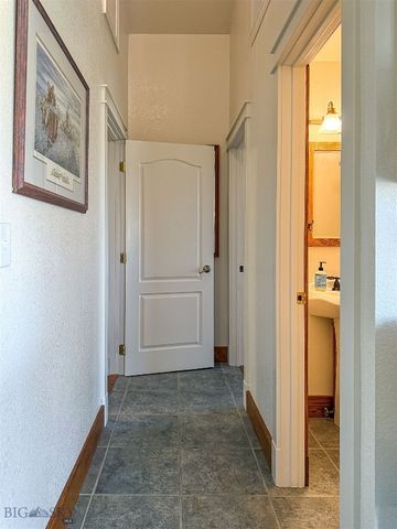 5 Rocky Reef Road, Great Falls, MT 59443