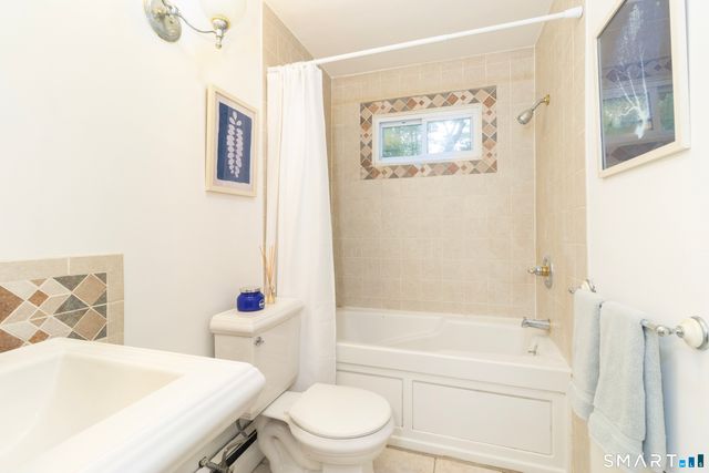 882 Moose Hill Road, Guilford, CT 06437