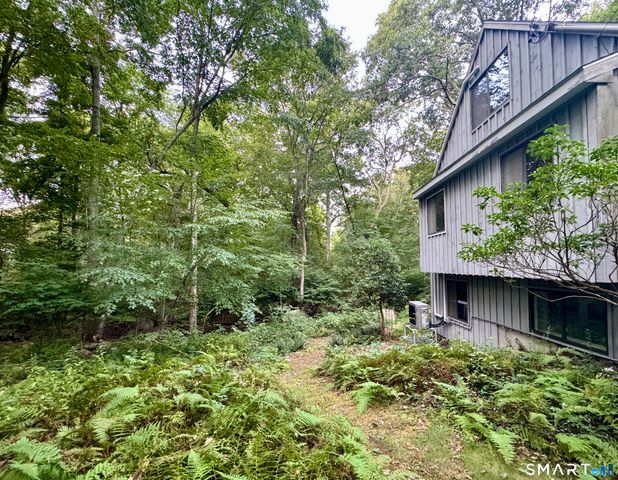 882 Moose Hill Road, Guilford, CT 06437