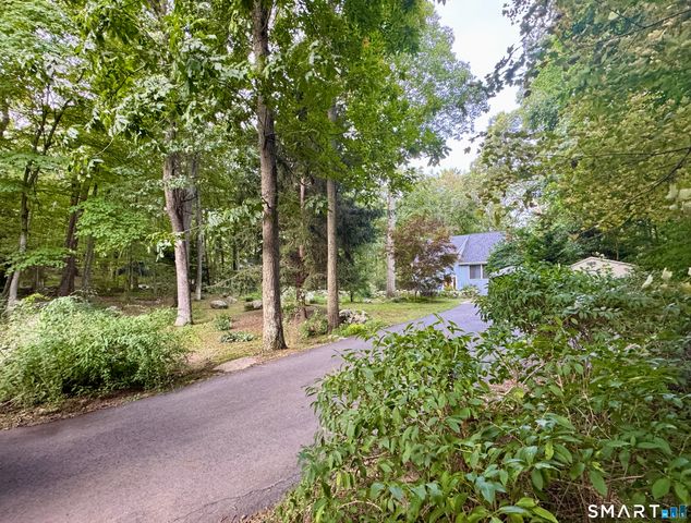 882 Moose Hill Road, Guilford, CT 06437