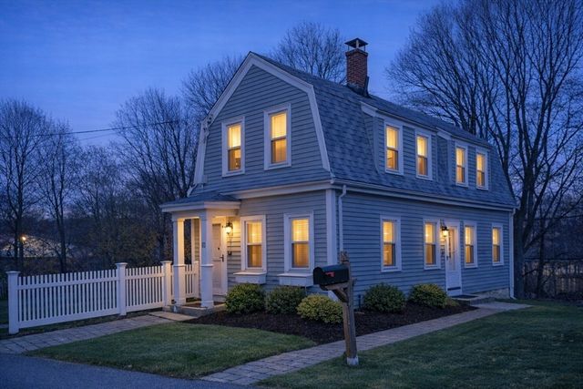 10 Sassamon St, Canton, MA 02021