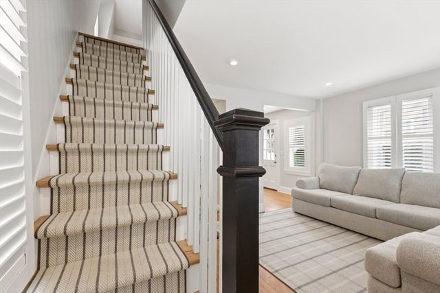 10 Sassamon St, Canton, MA 02021