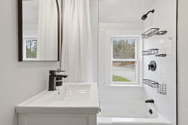 10 Sassamon St, Canton, MA 02021