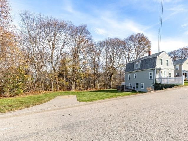 10 Sassamon St, Canton, MA 02021