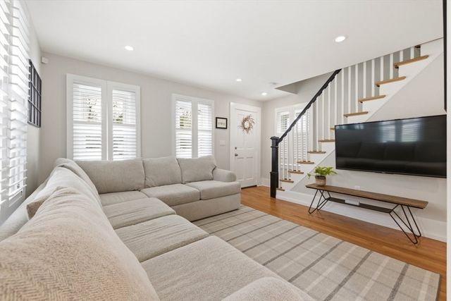 10 Sassamon St, Canton, MA 02021