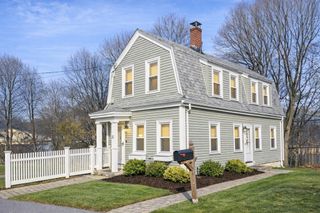 10 Sassamon St, Canton, MA 02021