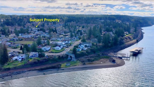 814 5th St, Steilacoom, WA 98388