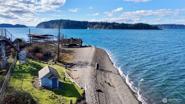 814 5th St, Steilacoom, WA 98388