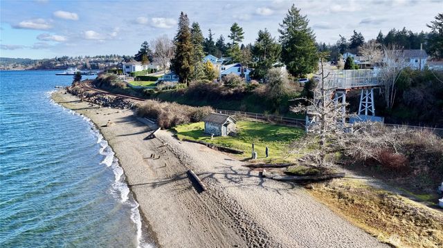 814 5th St, Steilacoom, WA 98388