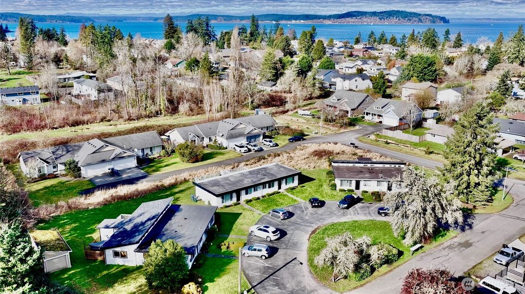 814 5th St, Steilacoom, WA 98388