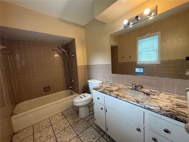 1902 W Granite Street, Siloam Springs, AR 72761