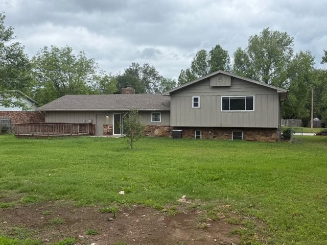 1902 W Granite Street, Siloam Springs, AR 72761