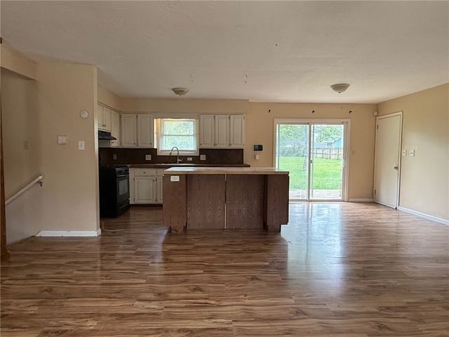 1902 W Granite Street, Siloam Springs, AR 72761