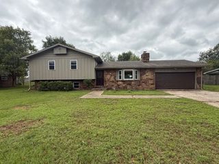 1902 W Granite Street, Siloam Springs, AR 72761
