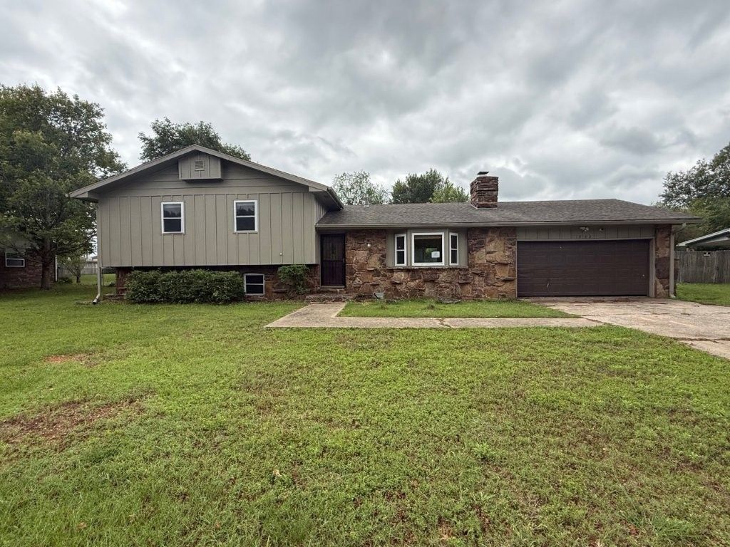 1902 W Granite Street, Siloam Springs, AR 72761