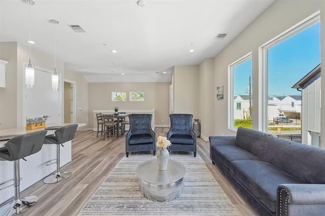 2504 W Tidwell Road G, Houston, TX 77091