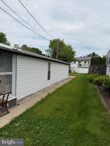 512 MEADE AVE, Hanover, PA 17331