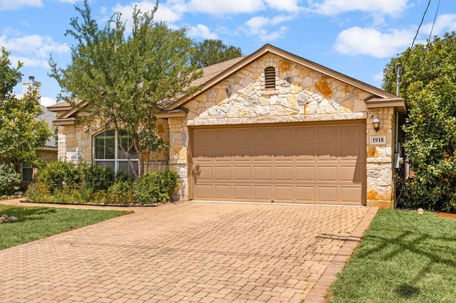 1918 Stonehaven, San Marcos, TX 78666