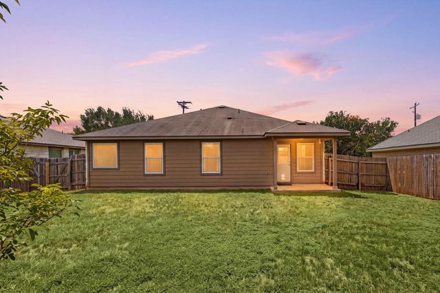 1918 Stonehaven, San Marcos, TX 78666
