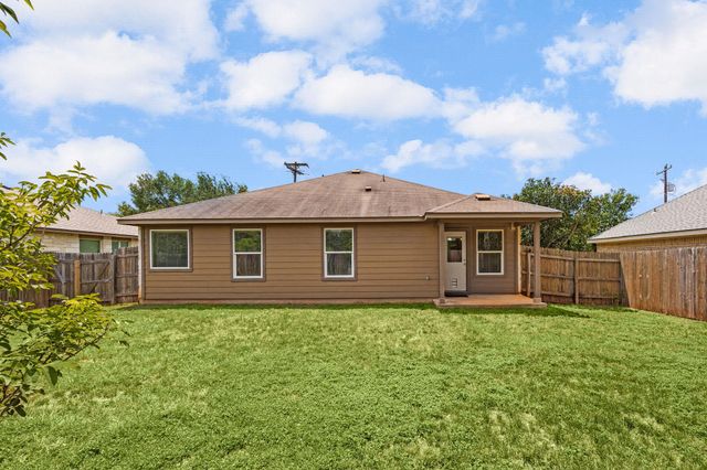 1918 Stonehaven, San Marcos, TX 78666