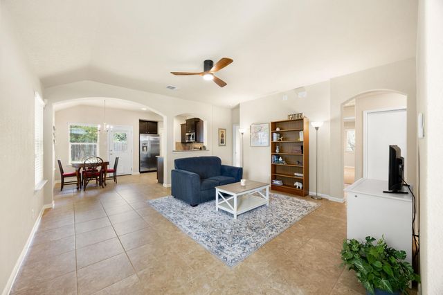 1918 Stonehaven, San Marcos, TX 78666