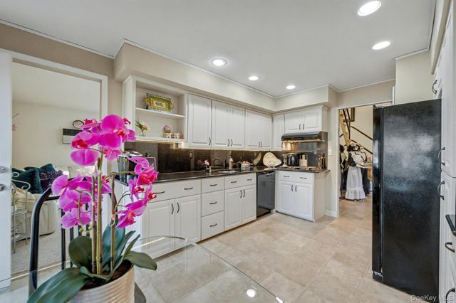 111 Shinbone Lane, Commack, NY 11725