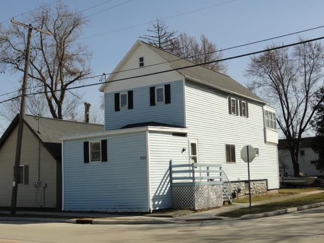 302 W Division St, Fond Du Lac, WI 54935