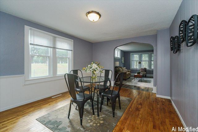 35 Manitoba Avenue, Saint Paul, MN 55117