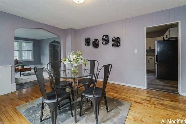 35 Manitoba Avenue, Saint Paul, MN 55117