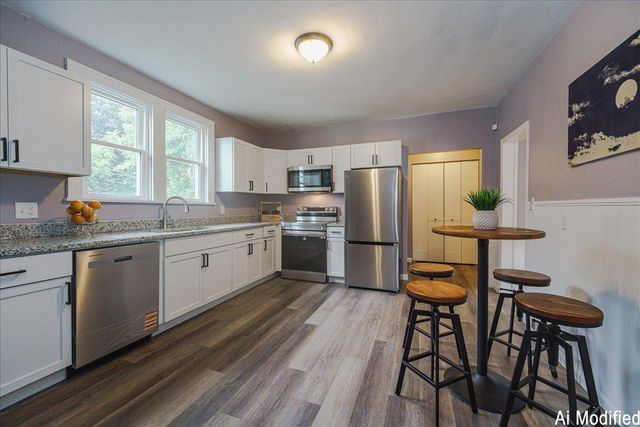 35 Manitoba Avenue, Saint Paul, MN 55117